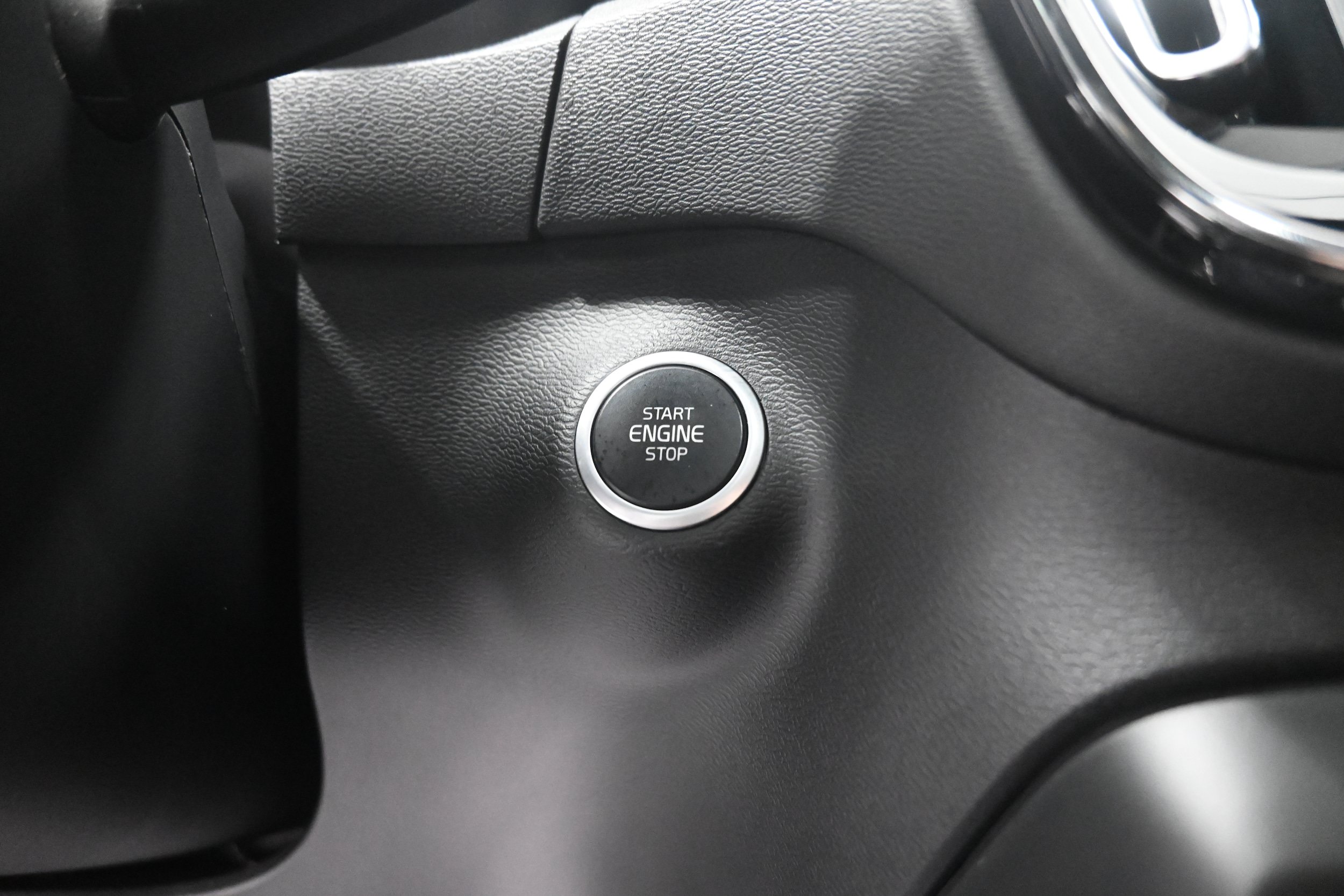 Used 2021 Volvo XC40 T5 R-Design w/ Protection Package Premier AWD/4WD image 10