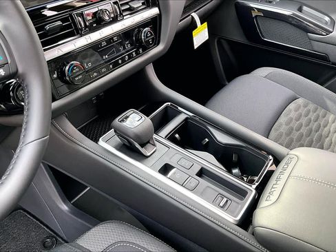 New 2026 Nissan Pathfinder SV image 7