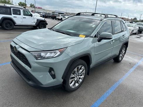 Used 2021 Toyota RAV4 XLE Premium AWD/4WD image 2