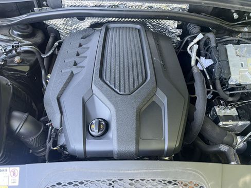 Used 2023 Porsche Macan AWD/4WD image 26