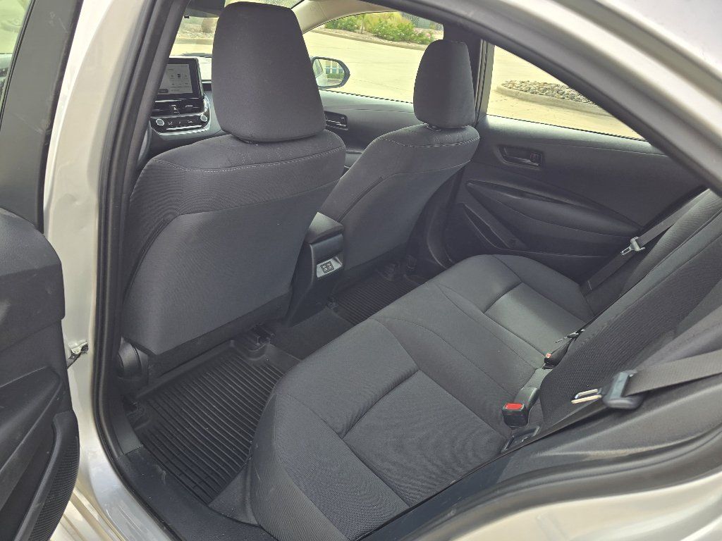Used 2025 Toyota Corolla LE FWD image 16