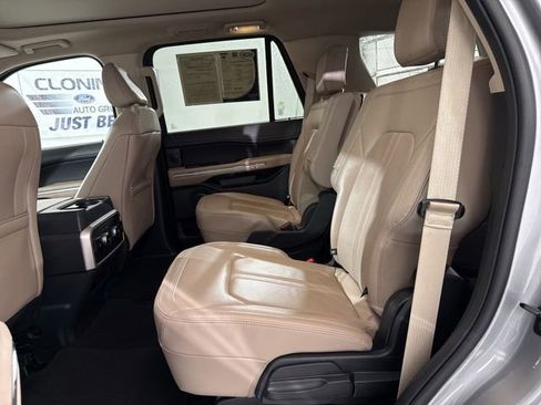 Used 2024 Ford Expedition Limited image 18