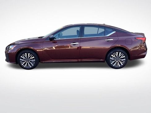 Used 2025 Nissan Altima 2.5 SV AWD/4WD image 6