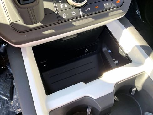 New 2026 Land Rover Defender 110 X-Dynamic SE image 23