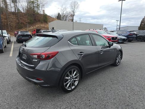 Used 2018 MAZDA MAZDA3 Grand Touring image 3