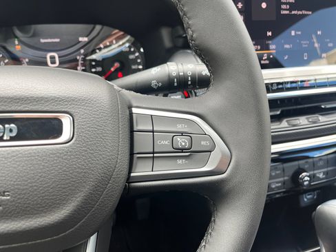 New 2026 Jeep Compass Latitude image 18