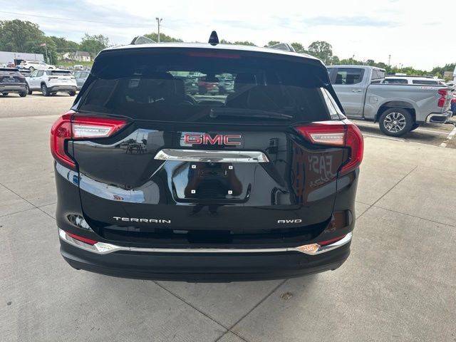 Used 2024 GMC Terrain SLT AWD/4WD image 9