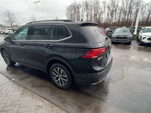 Used 2019 Volkswagen Tiguan SE w/ Panoramic Sunroof Package image 6