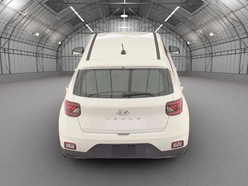 Used 2026 Hyundai Venue SE FWD image 15