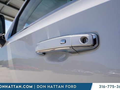 Used 2024 GMC Yukon XL Denali AWD/4WD image 40