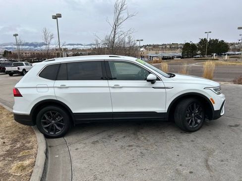 Used 2024 Volkswagen Tiguan SE image 9
