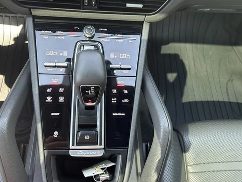 Used 2020 Porsche Cayenne AWD/4WD image 12