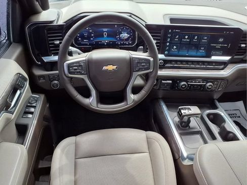 Used 2024 Chevrolet Silverado 1500 LTZ AWD/4WD image 32