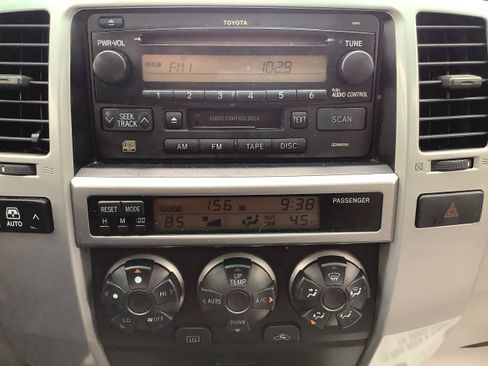 Used 2004 Toyota 4Runner SR5 RWD image 18