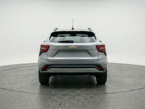 Used 2025 Chevrolet Trax LT w/ LT Convenience Package image 7