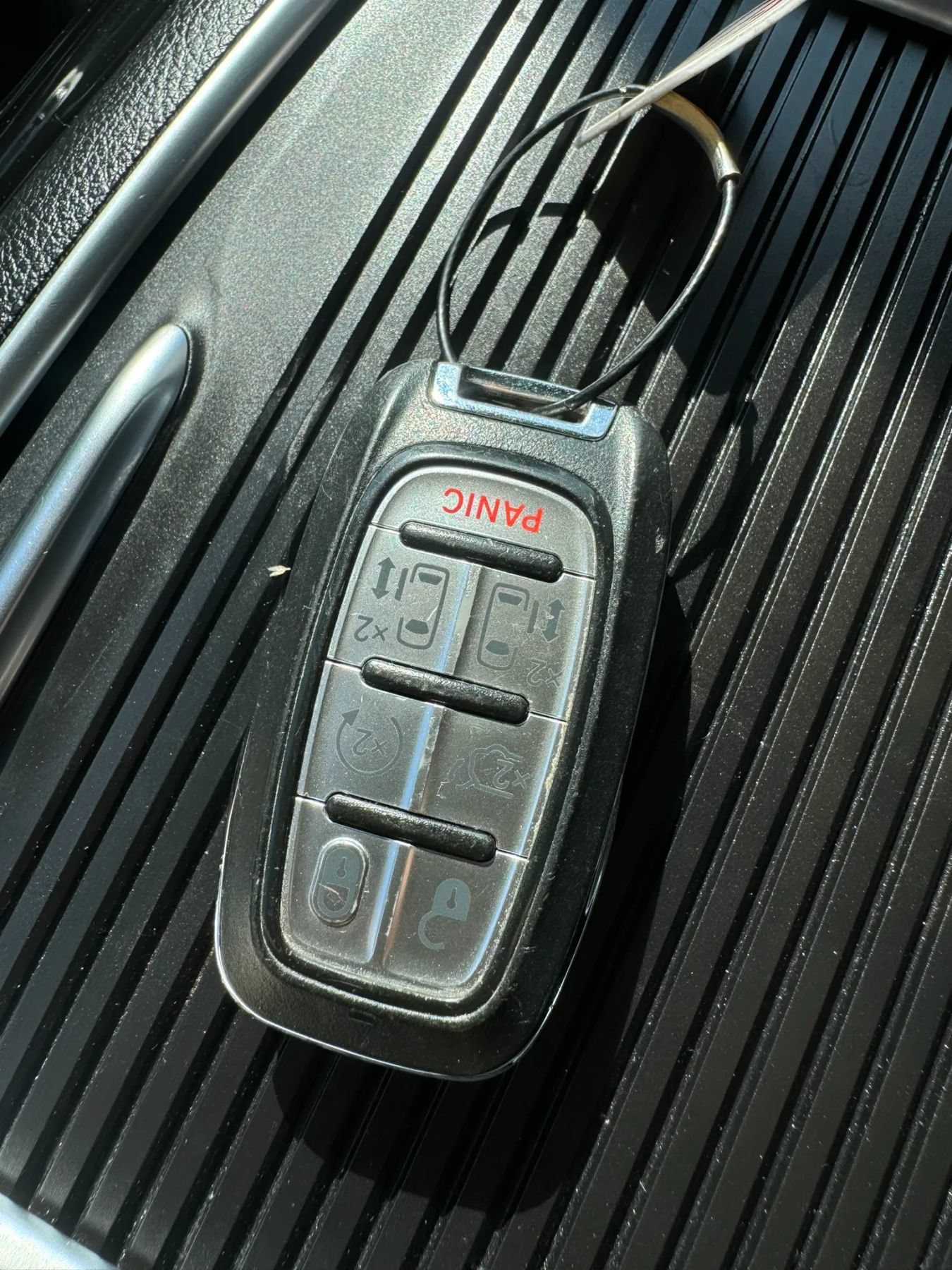 Used 2023 Chrysler Pacifica Limited FWD image 26