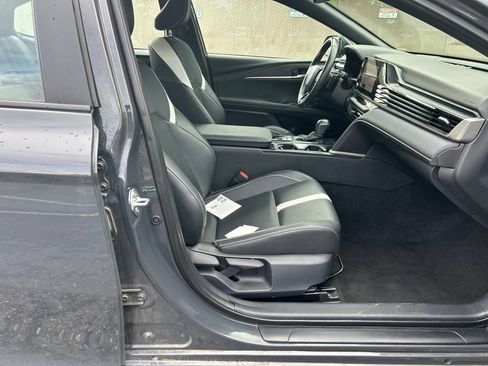Used 2025 Toyota Camry SE FWD image 14