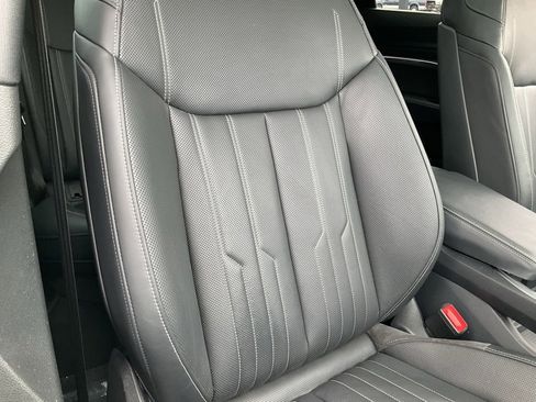 Used 2019 Audi e-tron Prestige w/ Prestige Package image 60