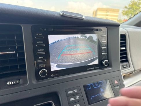 Used 2019 Toyota Sienna LE AWD/4WD image 24