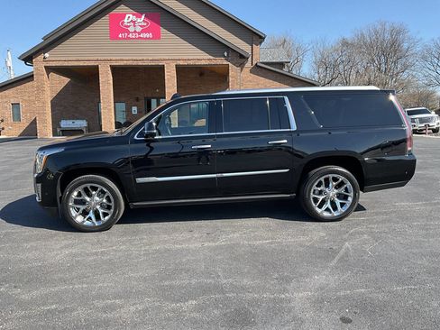 Used 2017 Cadillac Escalade ESV Platinum image 2
