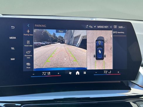 Used 2025 BMW X1 xDrive28i w/ Premium Package image 16