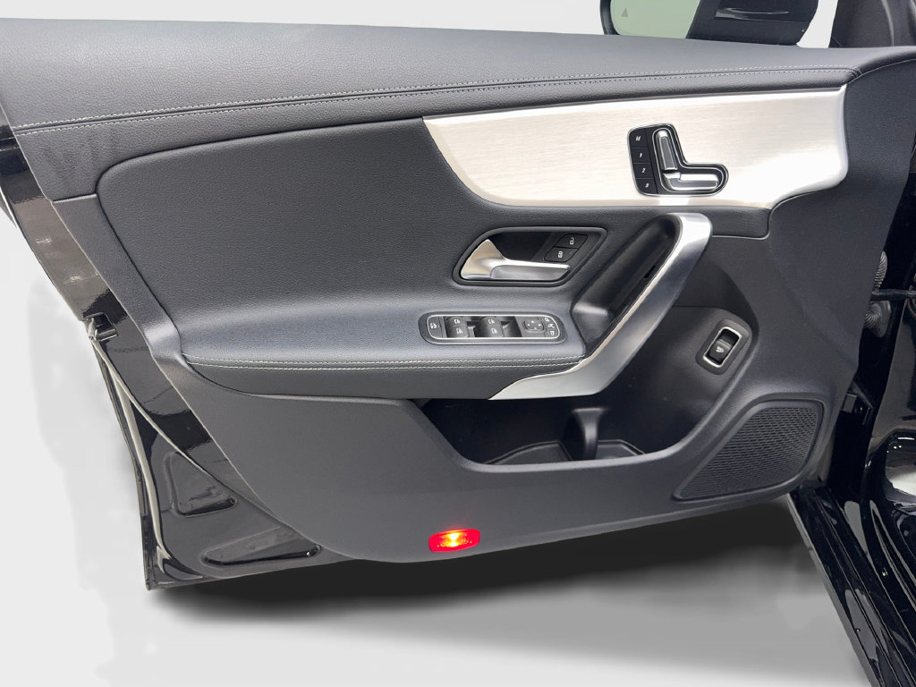 Used 2025 Mercedes-Benz CLA 250 image 30