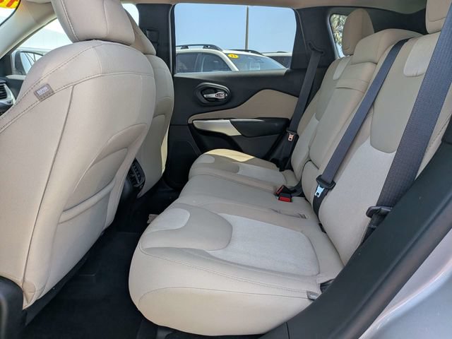 Used 2018 Jeep Cherokee Latitude FWD image 14