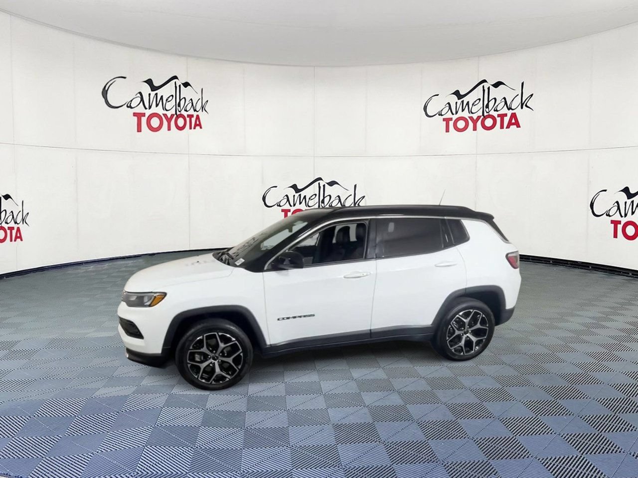 Used 2025 Jeep Compass Limited AWD/4WD image 7