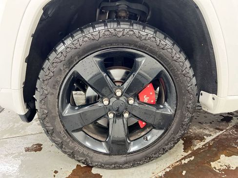 Used 2015 Jeep Grand Cherokee Altitude AWD/4WD image 27
