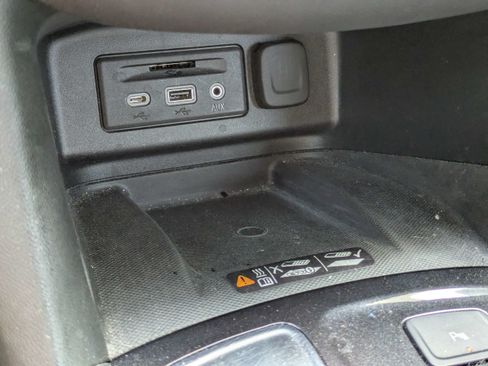 Certified 2022 Chevrolet Equinox Premier FWD image 21