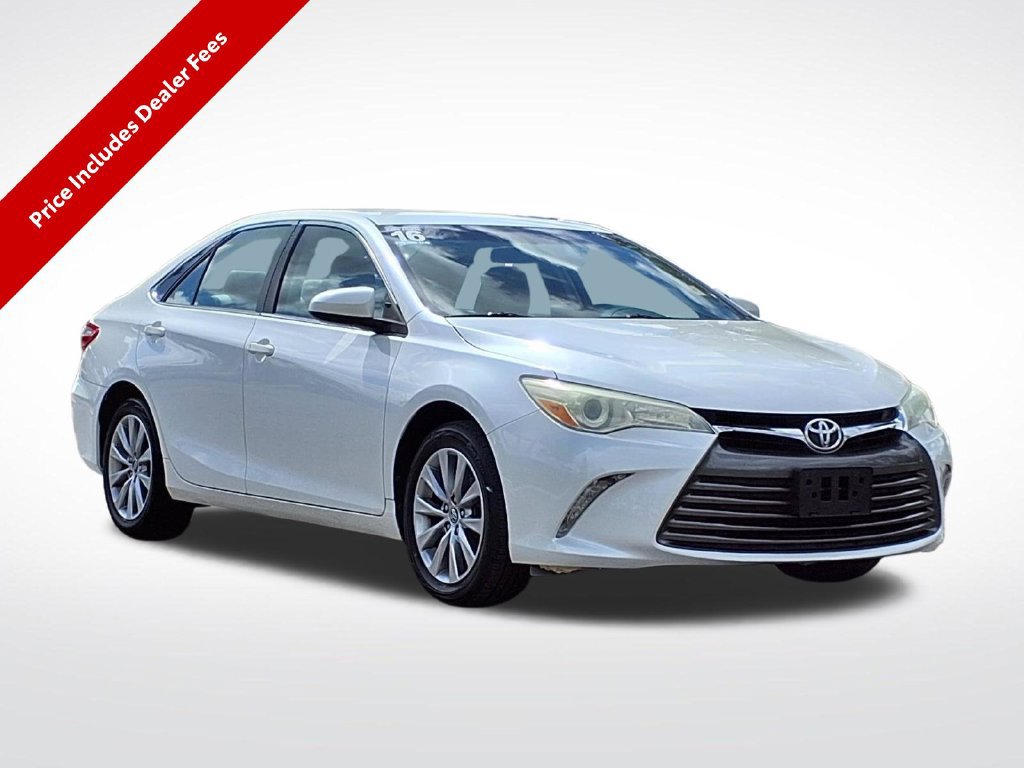 Used 2016 Toyota Camry XLE FWD image 1