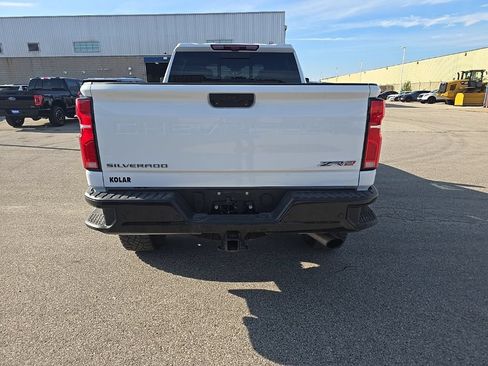 Used 2025 Chevrolet Silverado 2500 ZR2 w/ Technology Package AWD/4WD image 5