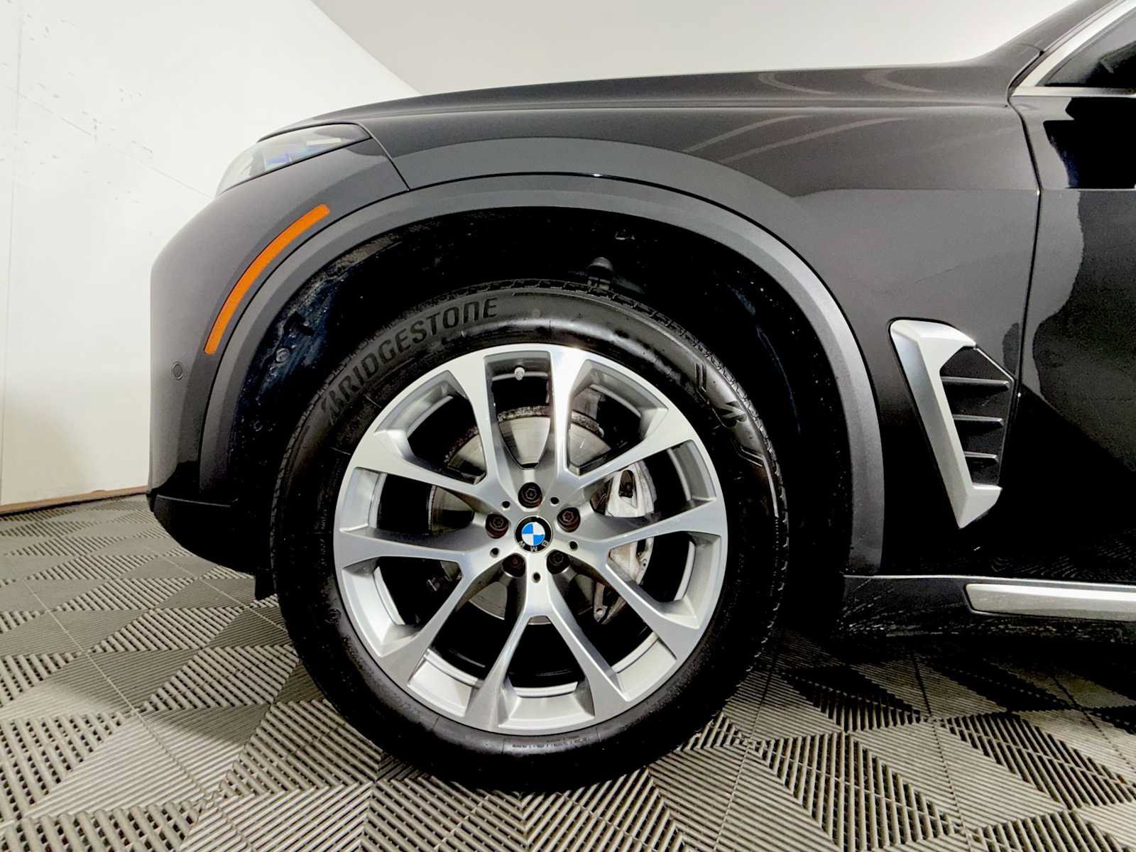 Used 2024 BMW X5 xDrive40i w/ Premium Package AWD/4WD image 8