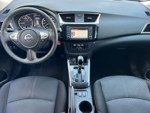 Used 2018 Nissan Sentra SR w/ Technology Package FWD image 4