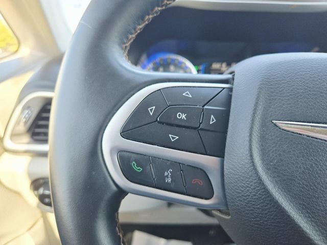 Used 2017 Chrysler Pacifica Touring-L w/ 13 Speaker Alpine Sound Group FWD image 21