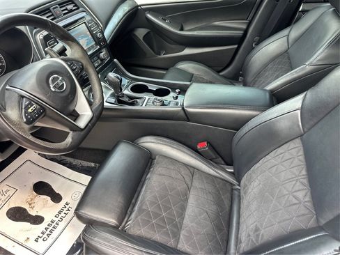 Used 2017 Nissan Maxima SR w/ Midnight Edition FWD image 11