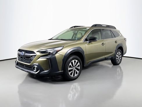 Used 2025 Subaru Outback Premium AWD/4WD image 4