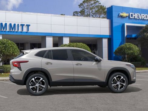 New 2026 Chevrolet Trax RS FWD image 5