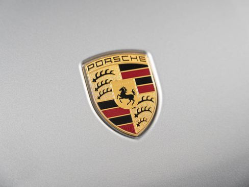 Certified 2023 Porsche Macan AWD/4WD image 32