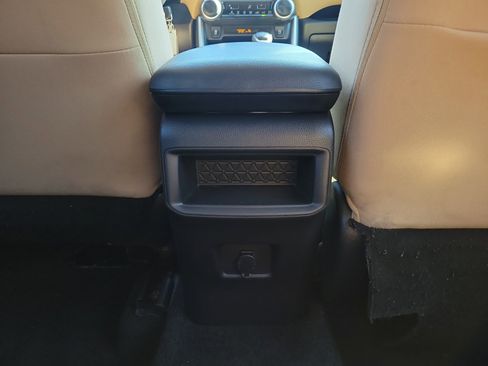 Used 2021 Toyota RAV4 LE image 11