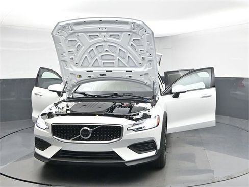 New 2026 Volvo V60 B5 Cross Country Plus w/ Protection Package Premier image 56