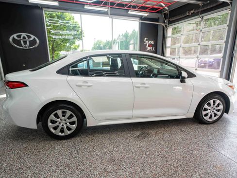 Used 2025 Toyota Corolla LE FWD image 4