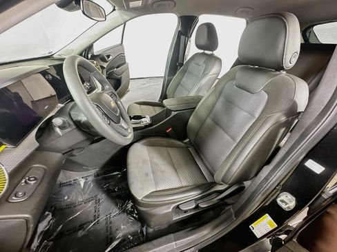 Used 2025 Chevrolet Trax LT FWD image 15