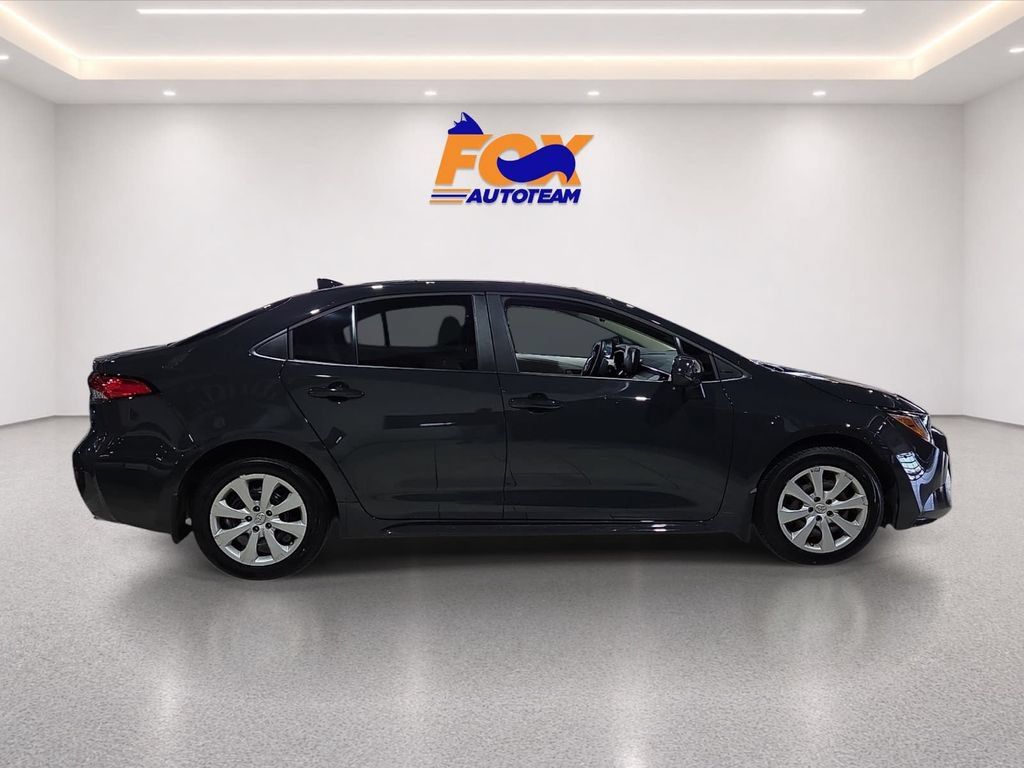 Certified 2025 Toyota Corolla LE FWD image 5
