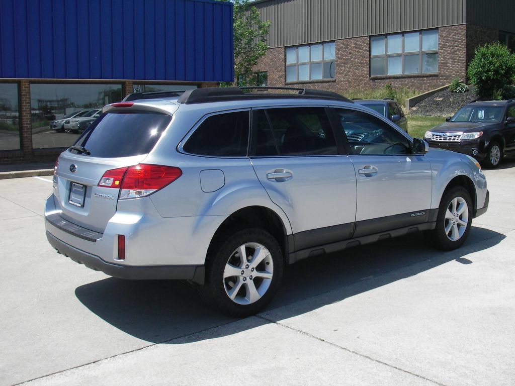 Used 2013 Subaru Outback 2.5i Premium w/ Popular Pkg 1A AWD/4WD image 5
