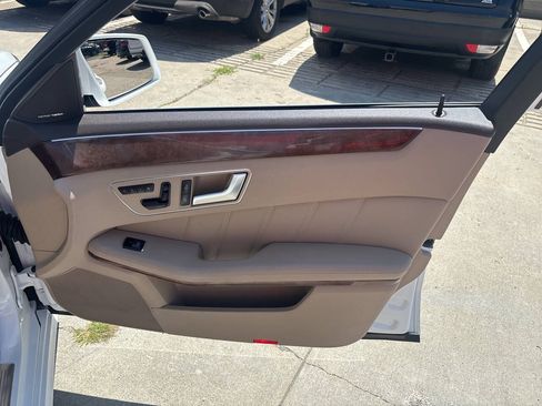 Used 2013 Mercedes-Benz E 350 4MATIC Sedan image 25