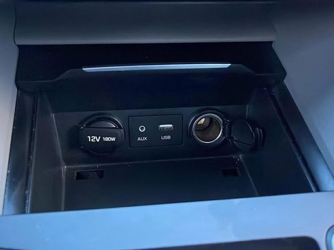 Used 2018 Hyundai Elantra SE FWD image 18