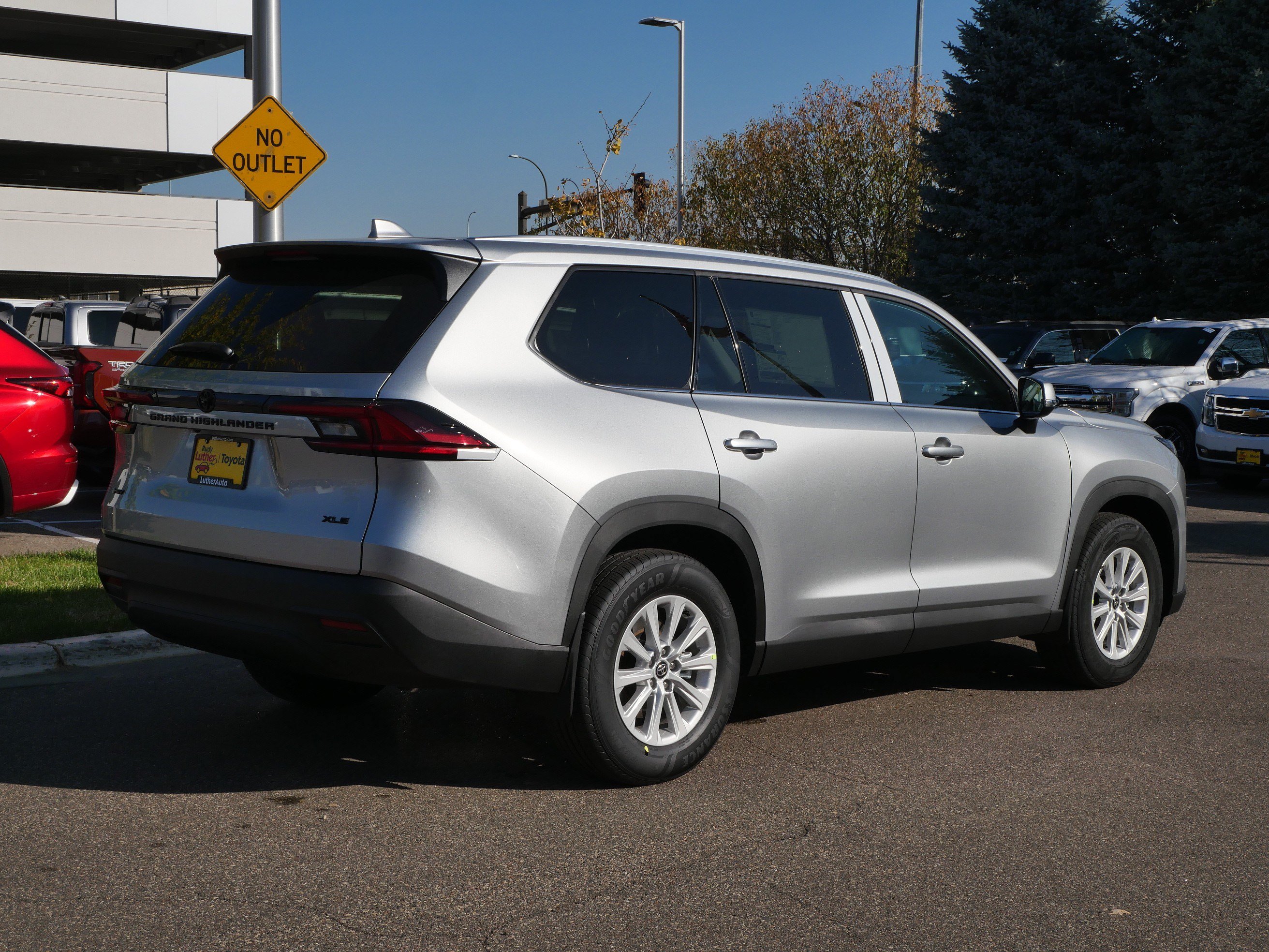 New 2026 Toyota Grand Highlander XLE FWD image 2