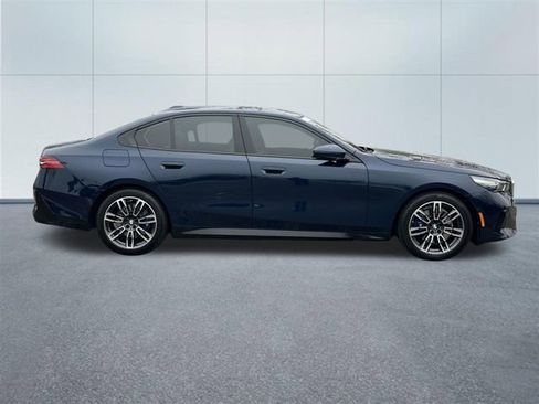 Certified 2025 BMW 530i xDrive w/ M Sport Package image 5