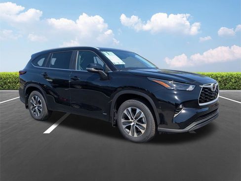 New 2026 Toyota Highlander XLE AWD/4WD image 2